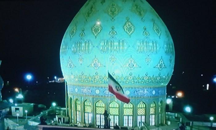 برافراشته شدن پرچم ایران روی گنبد مسجد جمکران