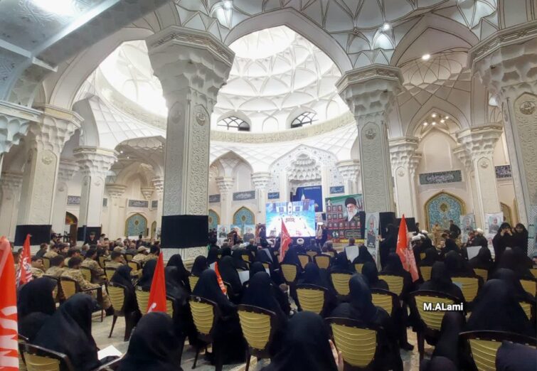 مراسم بزرگداشت رهبر شهید در مصلی اردبیل